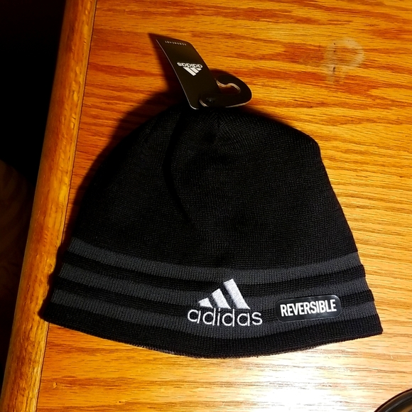 ADIDAS REVERSIBLE WINTER HAT - Picture 1 of 5